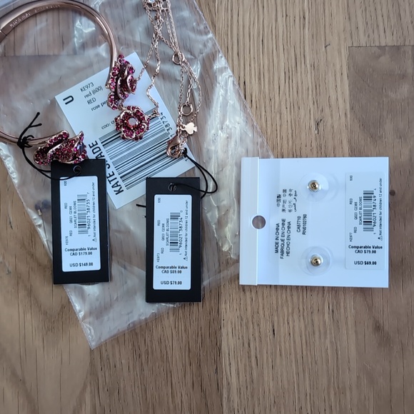 Kate Spade - Scarlet Blooms Set - Pendant, Earrings, & Bracelet - Picture 5 of 6